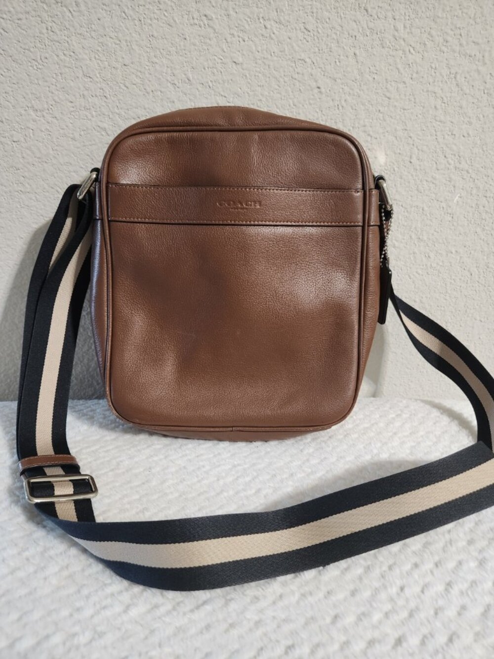 Coach Men’s Charles Flight Bag in Brown Leather Messenger Bag Adjustable Strap